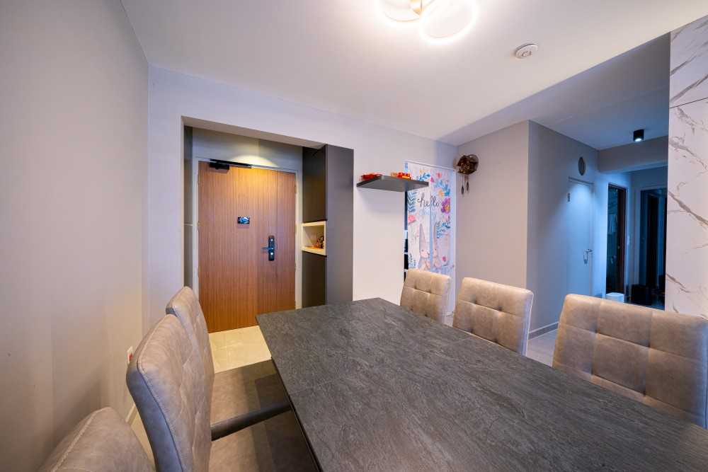 Contemporary Living Room with Countertop and Dining Table