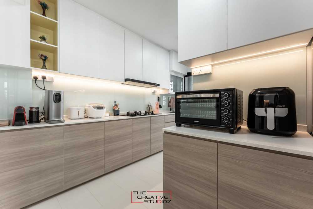 Scandinavian Kitchen with Countertop and Homogeneous Tiles