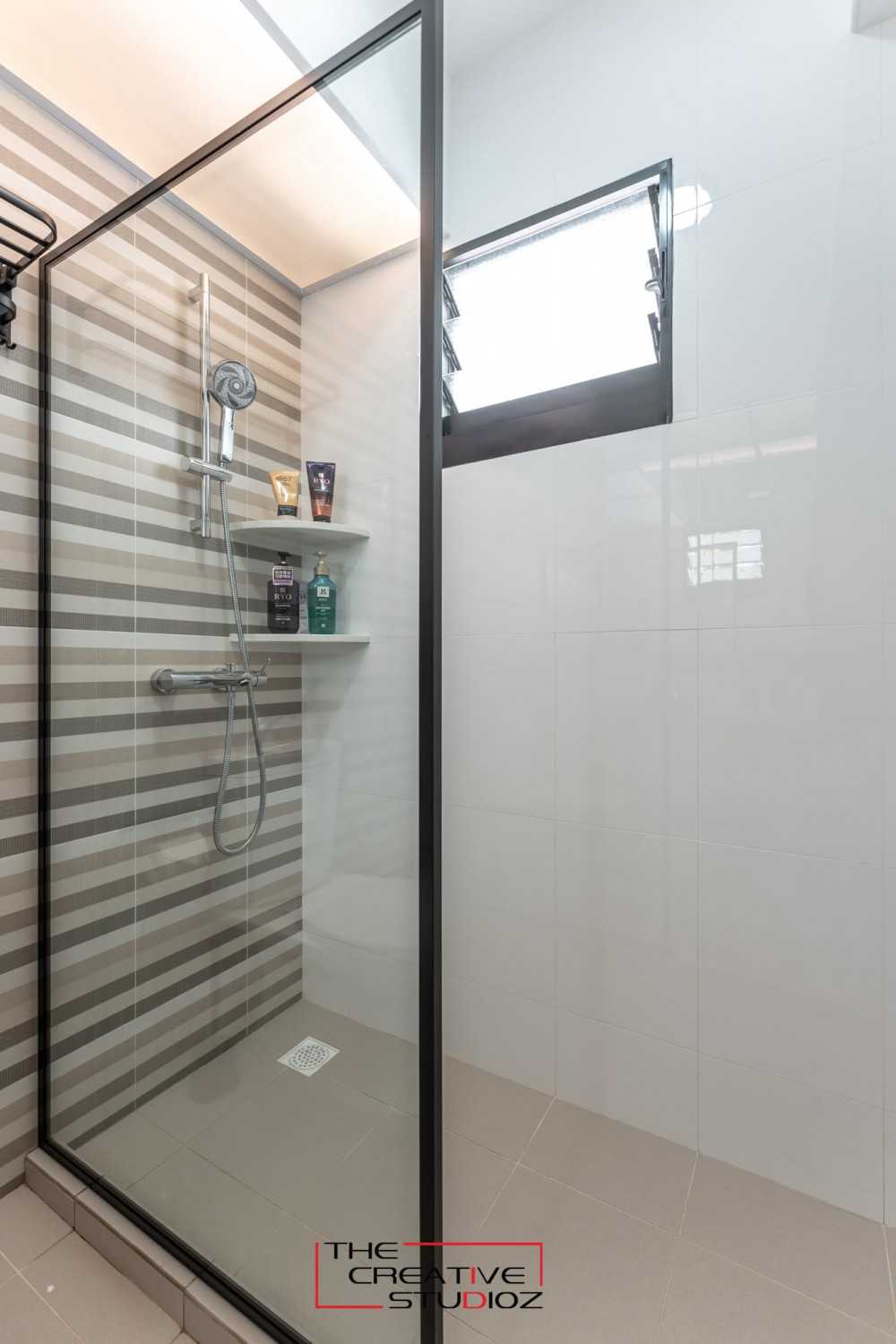 Scandinavian Bathroom with Homogeneous Tiles and Showers