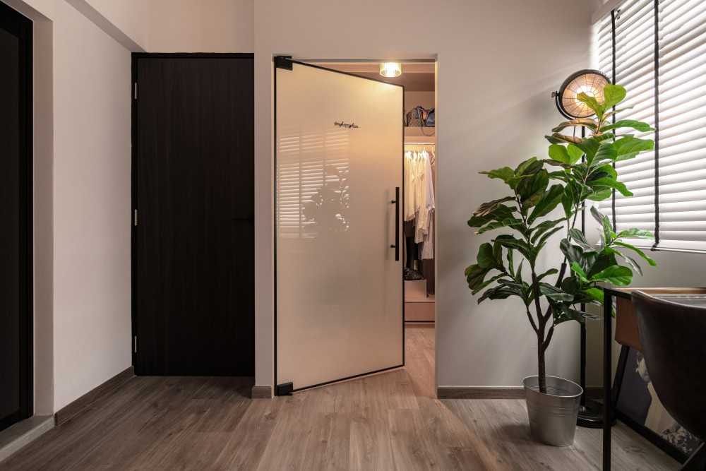 Industrial Walk-in Wardrobe with Wardrobe and Clothes Storage