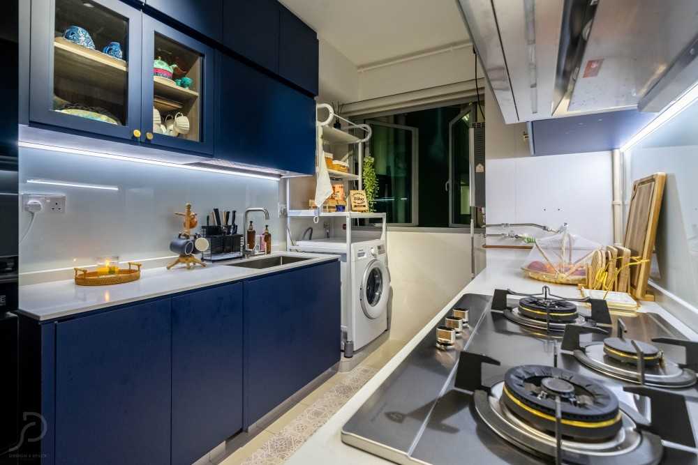 Transitional Kitchen with Kitchen Backsplash and Kitchen Accessories