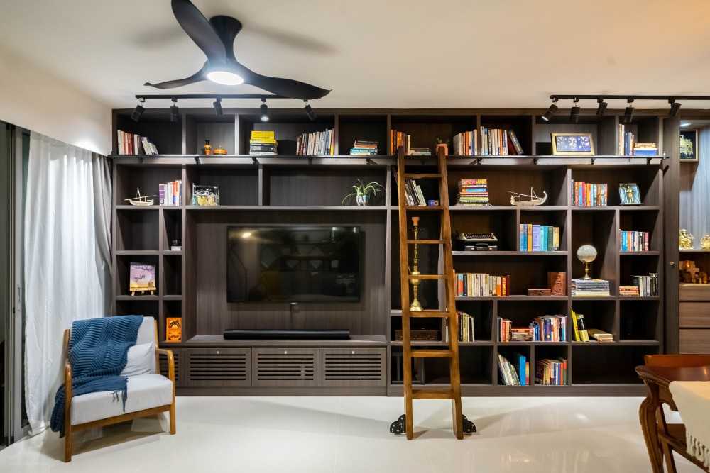 Transitional Living Room with Vinyl Flooring and Homogeneous Tiles