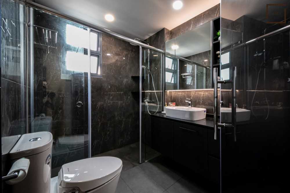 Contemporary Bathroom with Mirror and Shower Screen