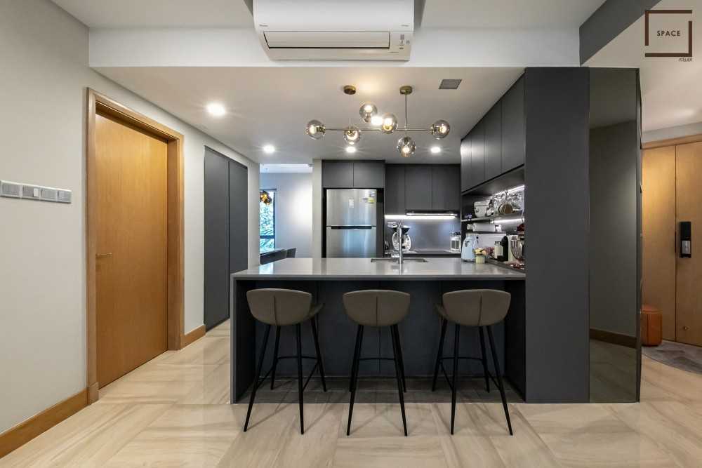 Contemporary Kitchen with Open Kitchen and Kitchen Accessories