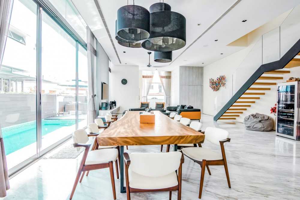 Modern Dining Room with Chandelier and Dining Table