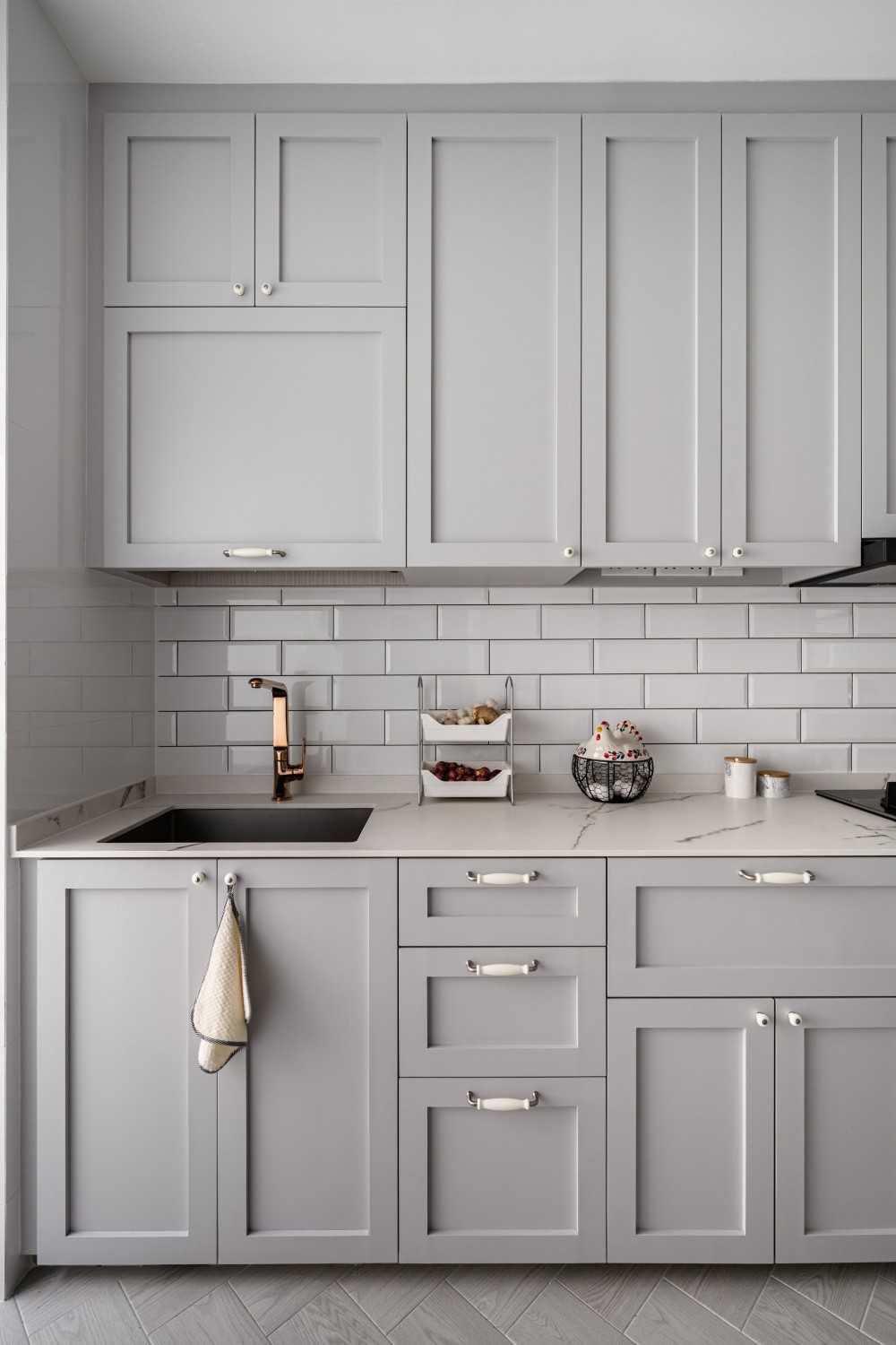 Modern Kitchen with Countertop and Kitchen Backsplash