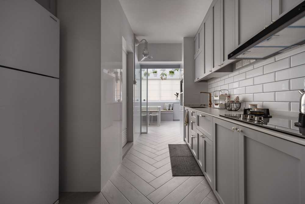 Modern Kitchen with Countertop and Kitchen Backsplash