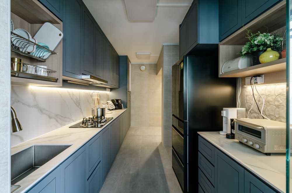 Scandinavian Kitchen with Countertop and Homogeneous Tiles