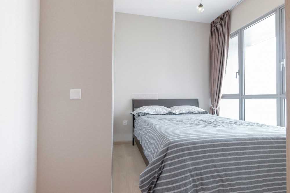 Modern Bedroom with Vinyl Flooring and Wardrobe