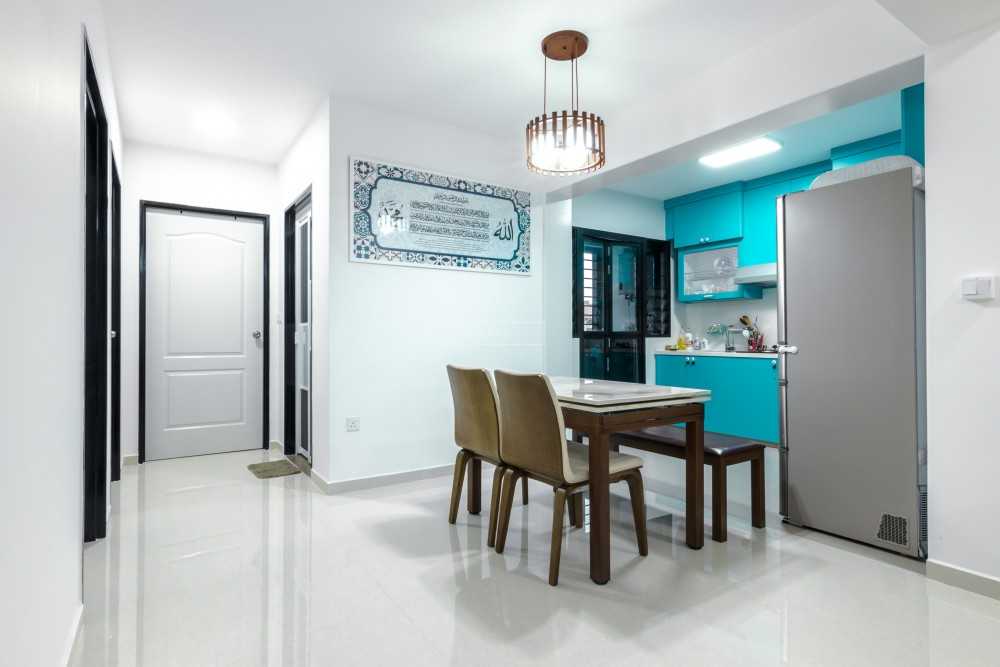 Eclectic Dining Room with Ceiling Light and Dining Table