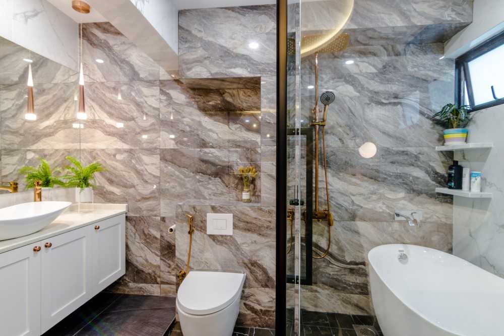 Contemporary Bathroom with Marble Floor and Mirror