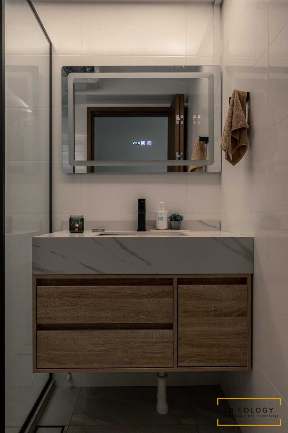 Minimalist Bathroom with Marble Floor and Bathtub
