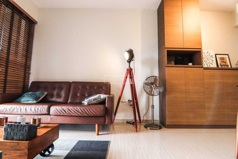 Contemporary Living Room with Bookshelf and Homogeneous Tiles