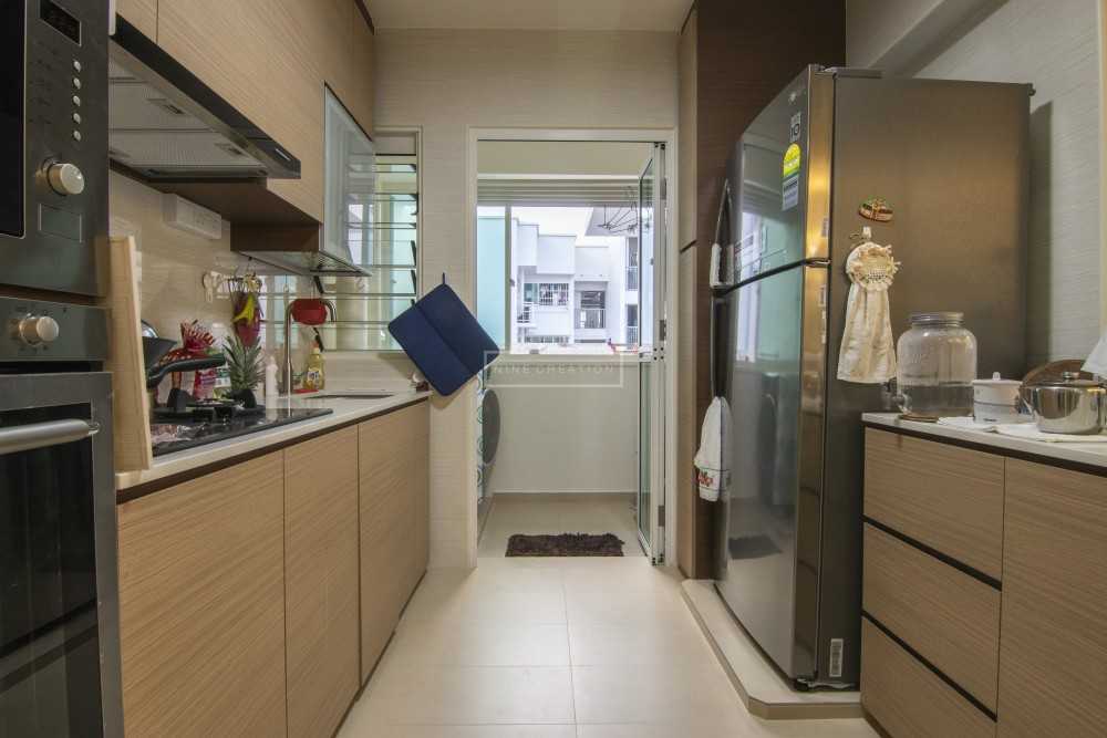 Minimalist Kitchen with Countertop and Homogeneous Tiles