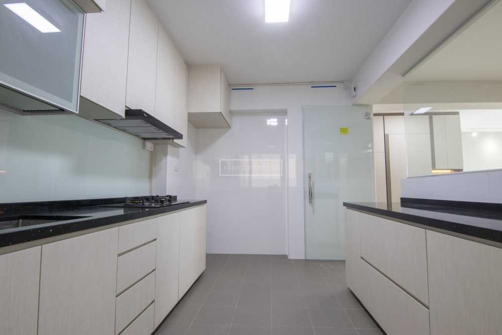 Modern Kitchen with Countertop and Homogeneous Tiles