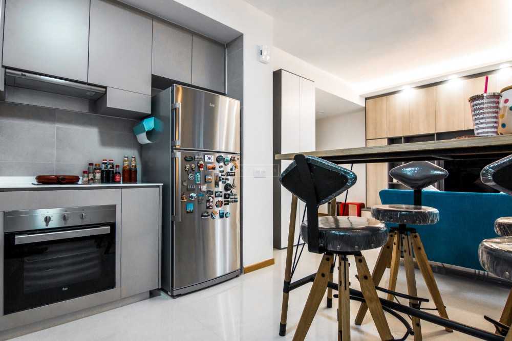 Contemporary Kitchen with Kitchen Island and Open Kitchen