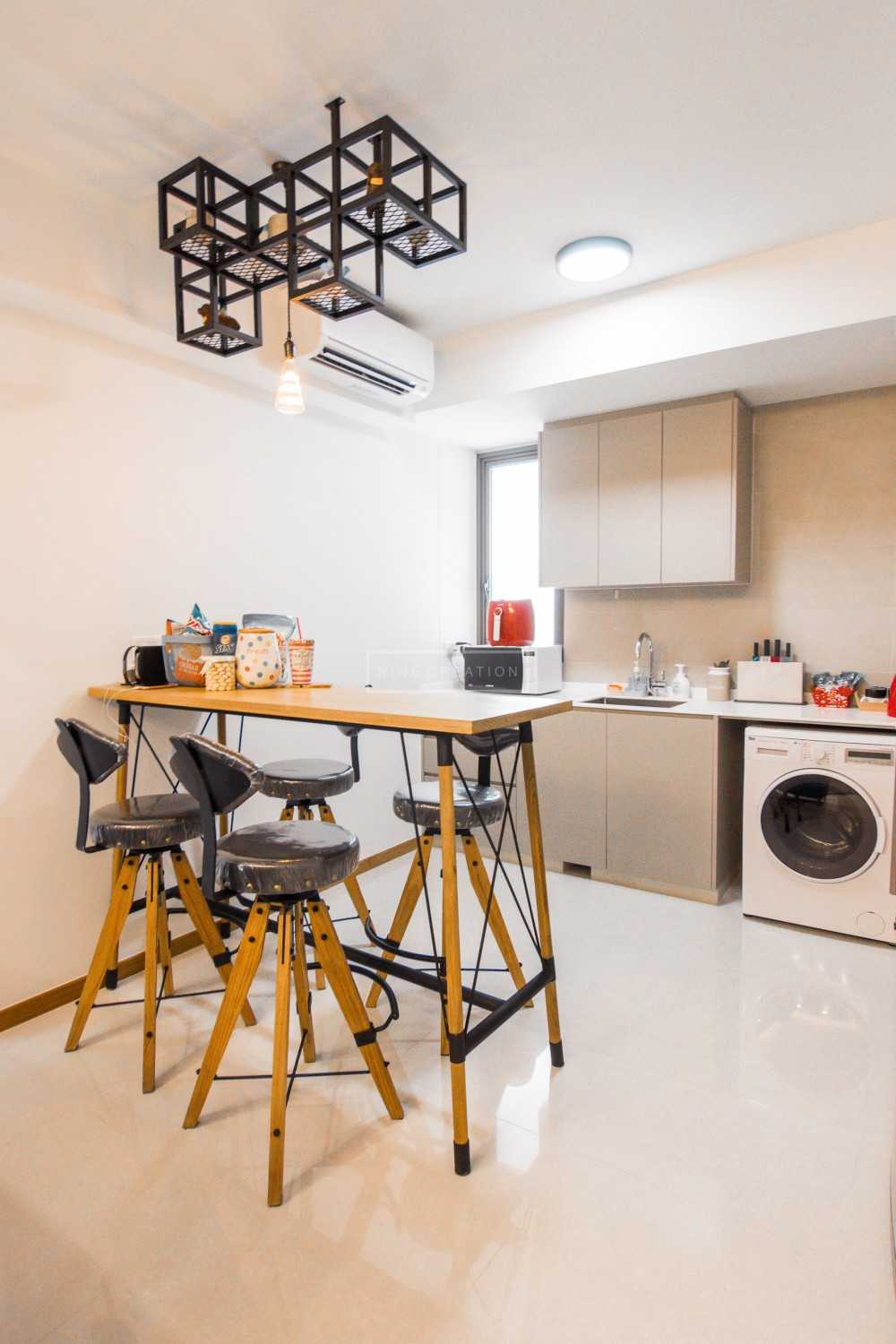Contemporary Kitchen with Washing Machine and Open Kitchen