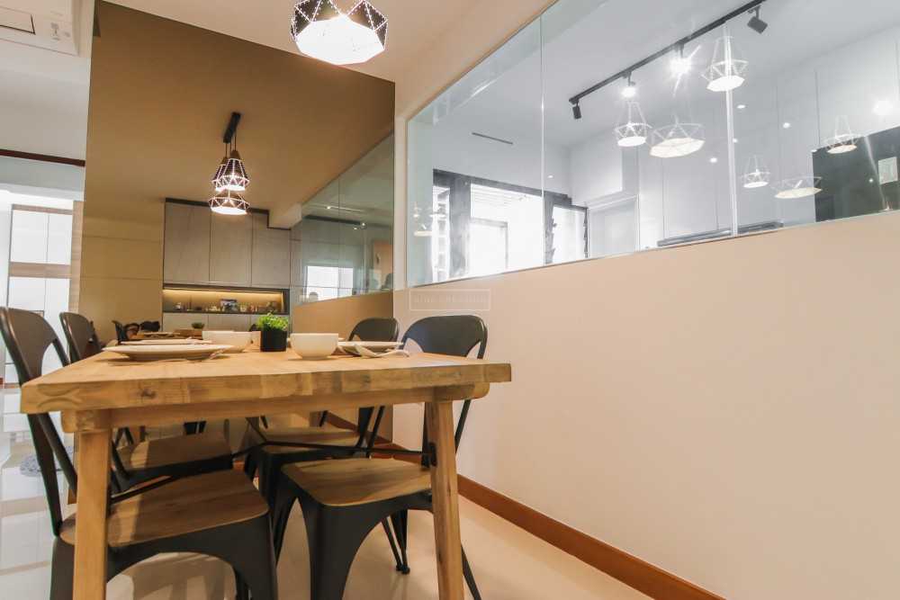 Contemporary Dining Room with Mirror and Dining Table