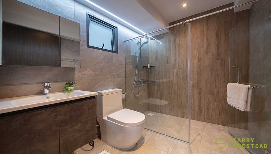 Scandinavian Bathroom with Mirror and Bathroom Storage