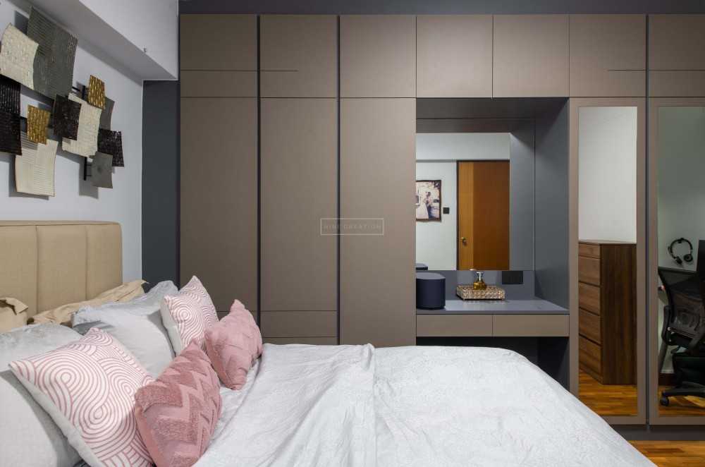 Contemporary Bedroom with Mirror and Wardrobe