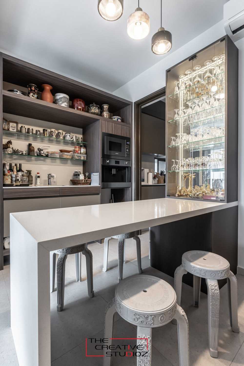 Contemporary Dining Room with Dining Table and Lighting