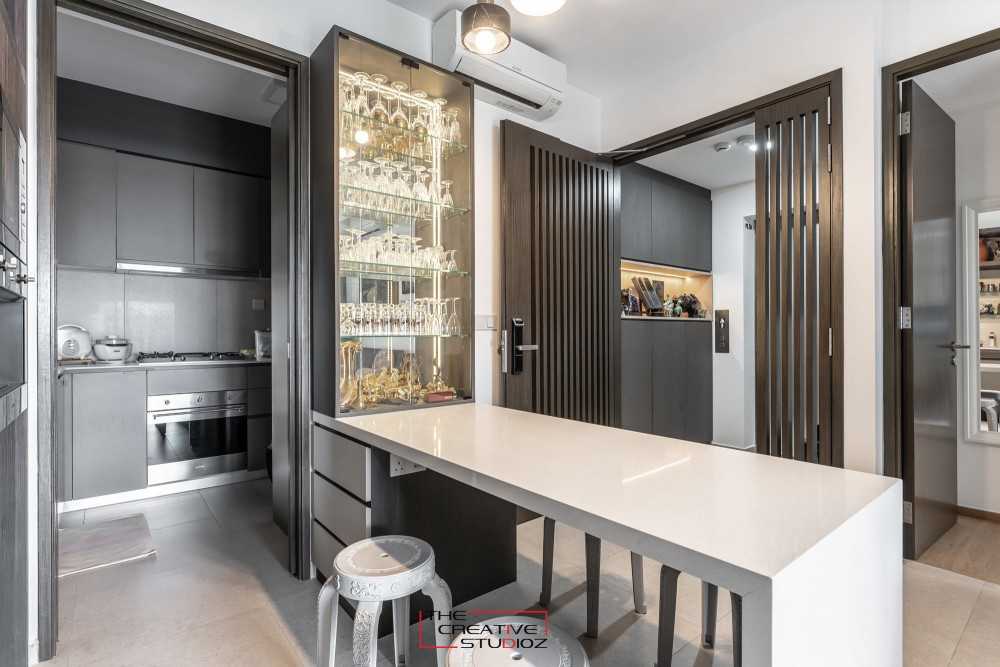 Contemporary Dining Room with Dining Table and Lighting