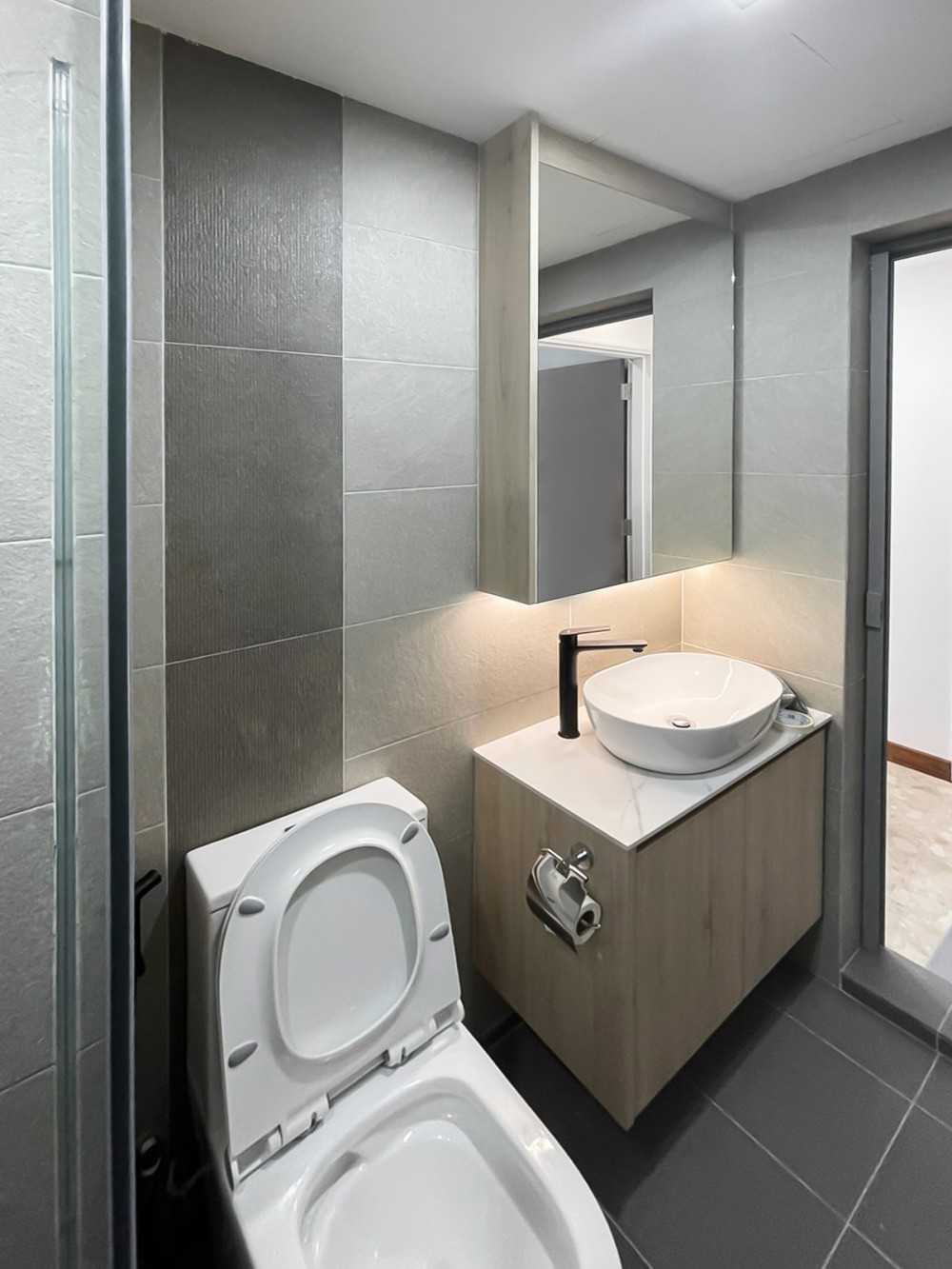 Scandinavian Bathroom with Bathroom Storage and Bathroom Accessories