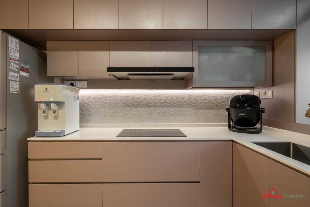 Contemporary Kitchen with Kitchen Backsplash and Kitchen Accessories