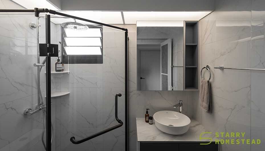 Modern Bathroom with Mirror and Bathroom Sinks