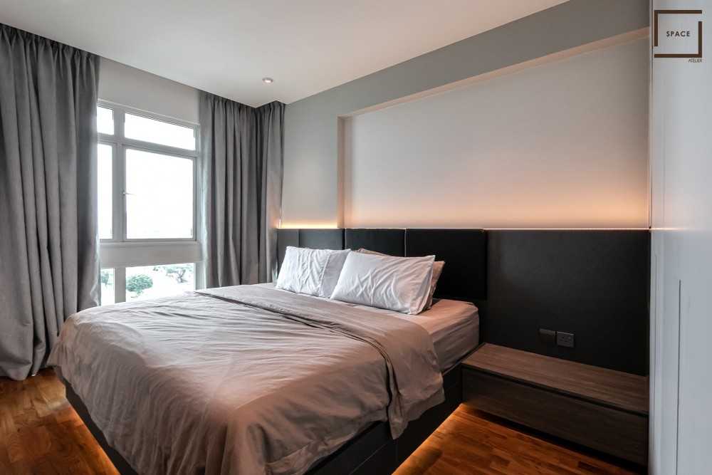Modern Bedroom with Vinyl Flooring and Bay Window