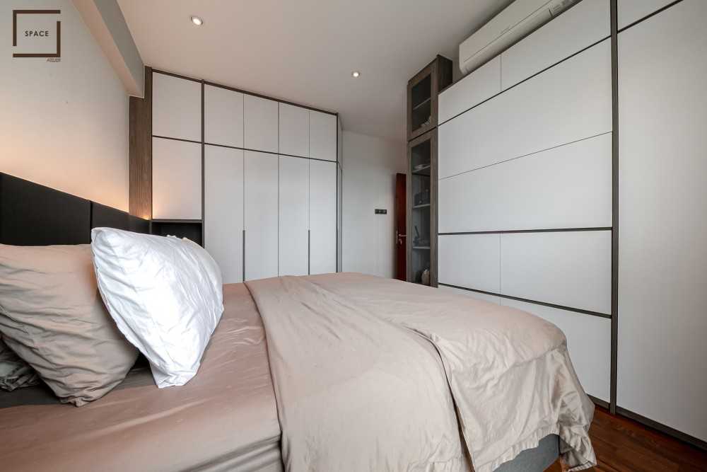Modern Bedroom with Wardrobe and Sliding Wardrobe