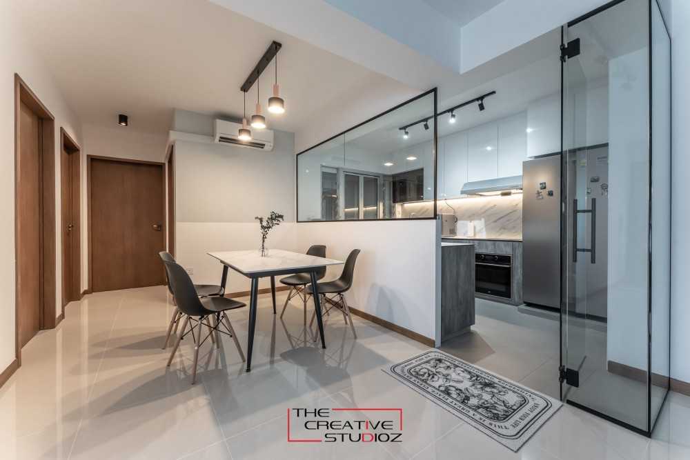 Modern Dining Room with Dining Table and Lighting