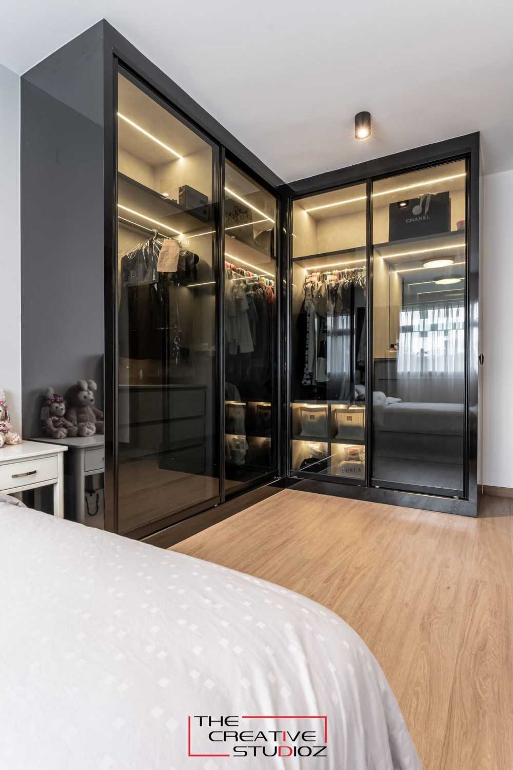Modern Bedroom with Vinyl Flooring and Wardrobe