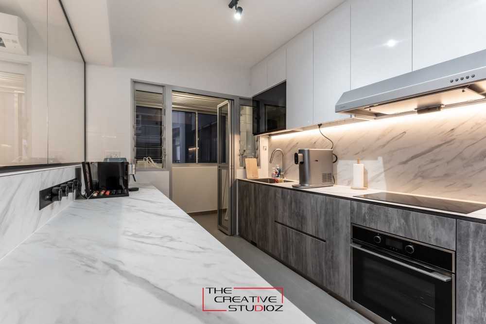 Modern Kitchen with Countertop and Kitchen Backsplash