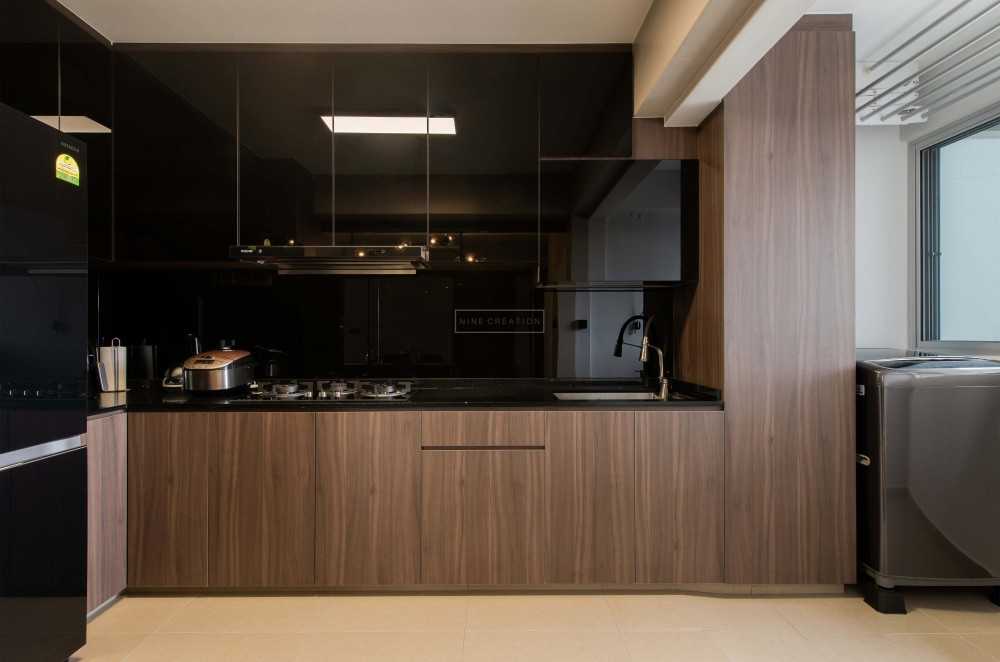 Modern Kitchen with Open Kitchen and Kitchen Backsplash