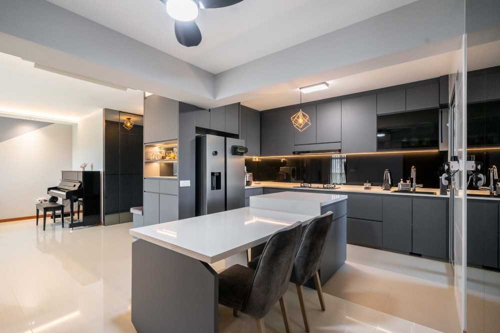 Modern Kitchen with Kitchen Window and Kitchen Island