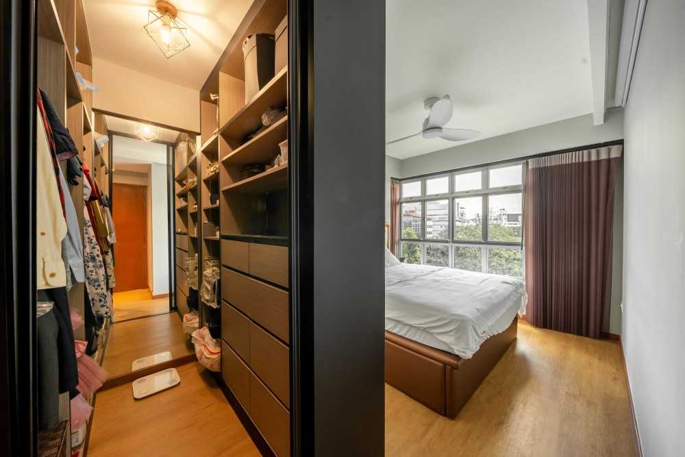Modern Bedroom with Vinyl Flooring and Wardrobe