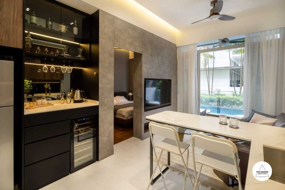Industrial Living Room with Homogeneous Tiles and Marble Floor
