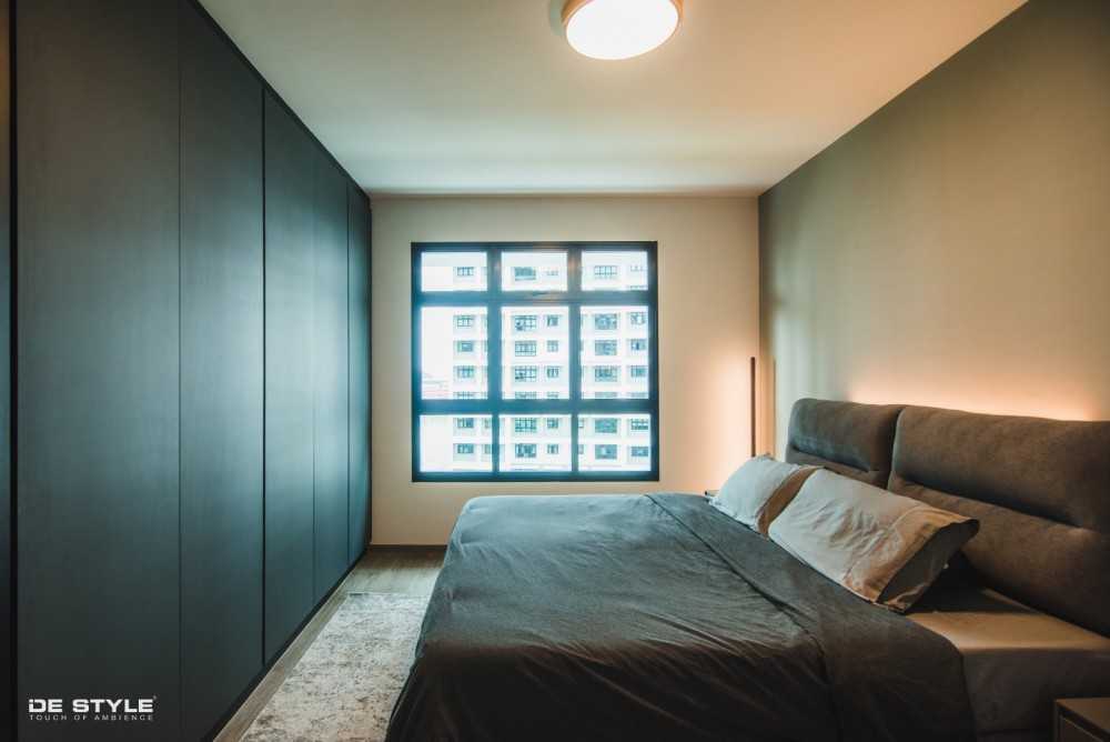 Contemporary Bedroom with Vinyl Flooring and Wardrobe