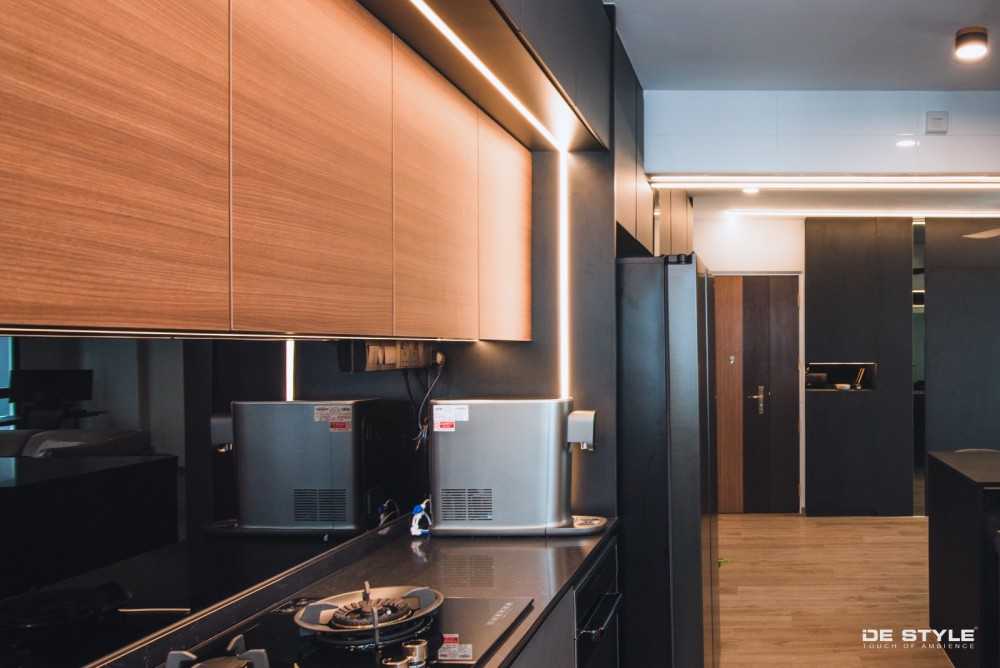 Contemporary Kitchen with Countertop and Kitchen Island
