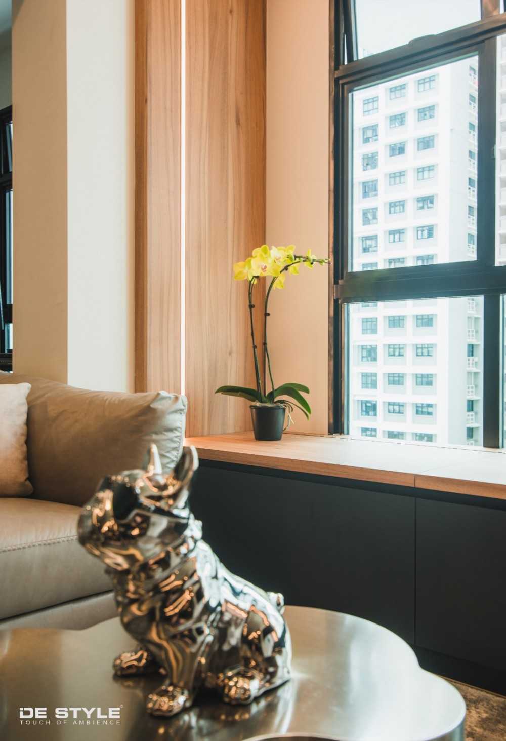 Contemporary Living Room with Settee and Bay Window