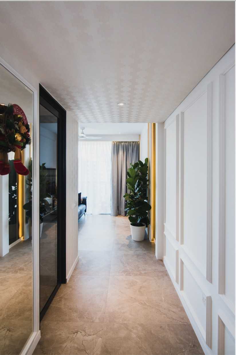 Eclectic Entryway with Mirror and Wall Mirror