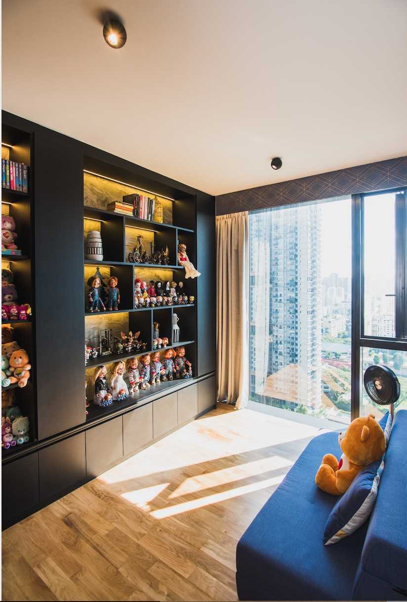 Eclectic Walk-in Wardrobe with Display Cabinets and Open Storage