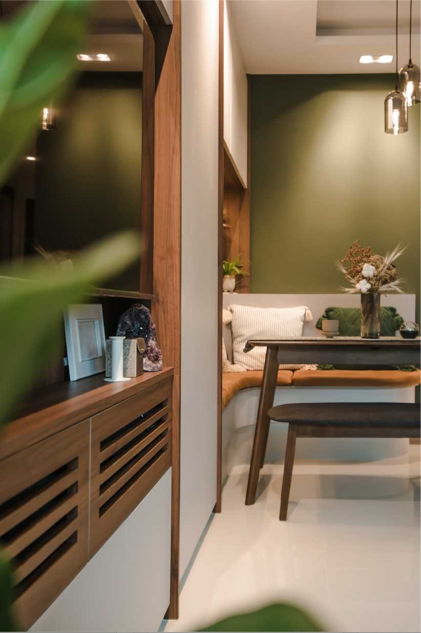 Contemporary Dining Room with Drop Light and Dining Table