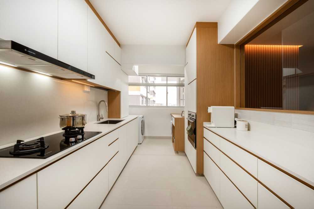 Contemporary Kitchen with Countertop and Kitchen Island