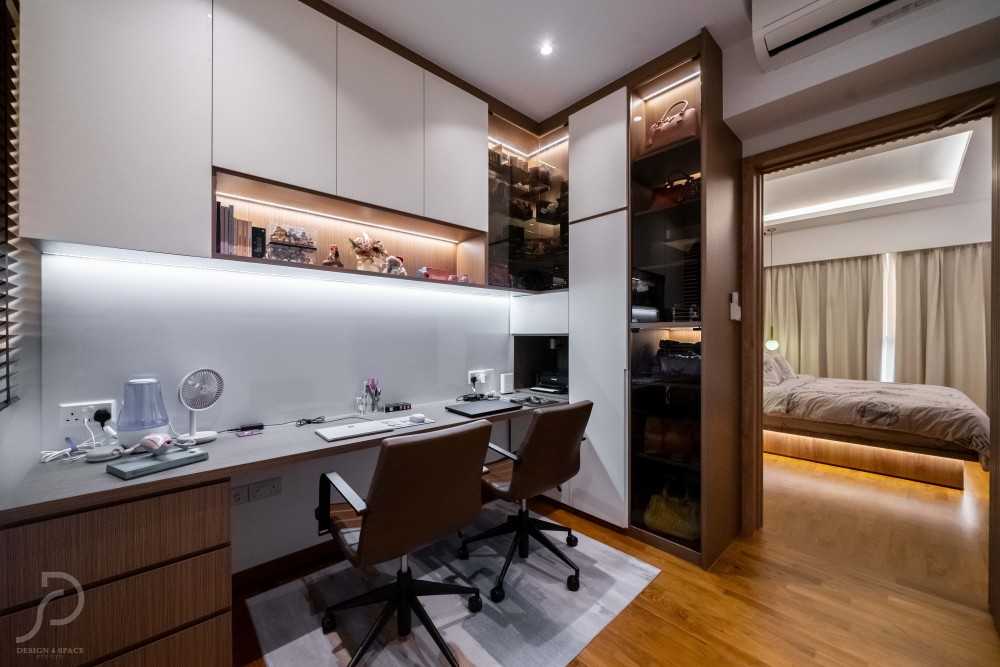 Contemporary Home Office with Wallpaper and Wall Shelves