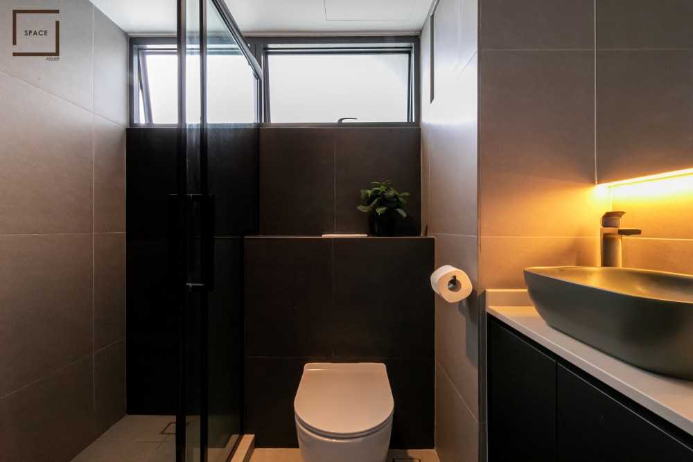 Minimalist Bathroom with Shower Screen and Bathroom Sinks