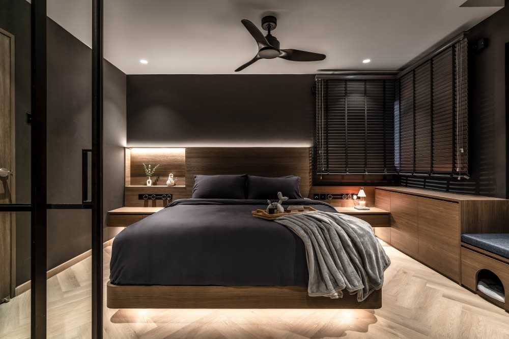 Contemporary Bedroom with Queen Bed and Bed