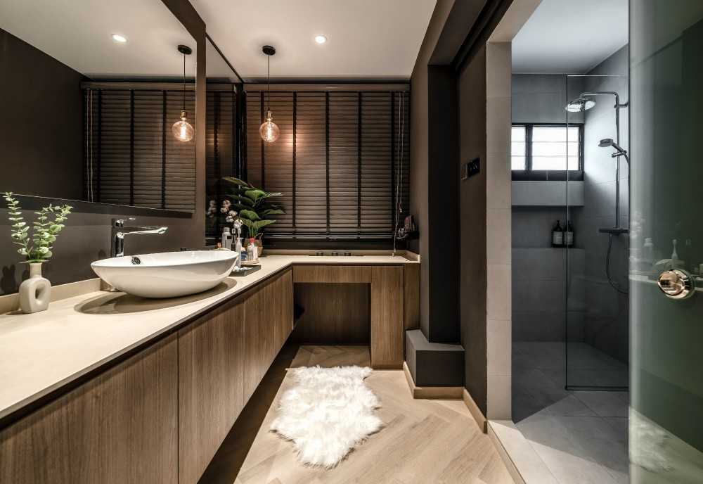 Contemporary Bathroom with Countertop and Wood Flooring