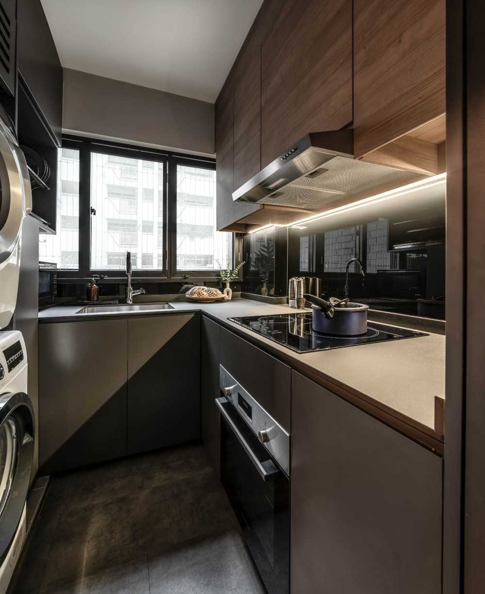 Contemporary Kitchen with Countertop and Kitchen Window